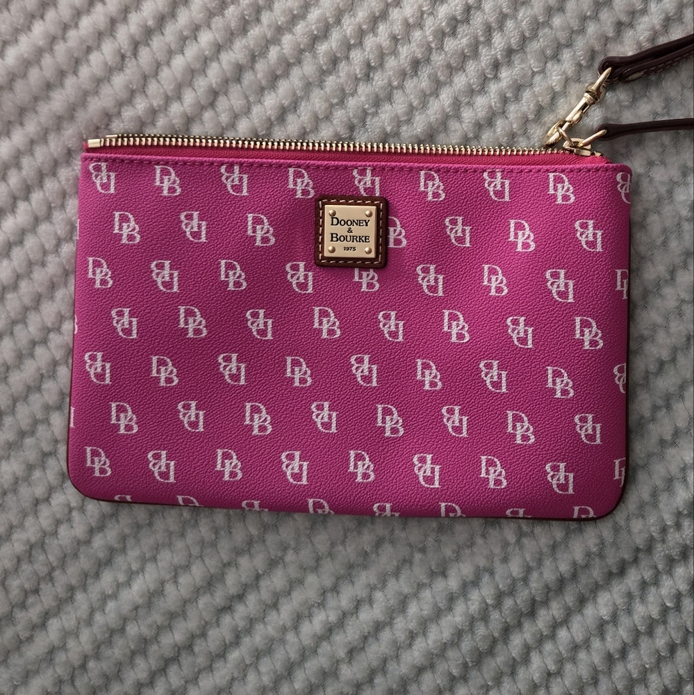 Like new Dooney & Bourke Wristlet